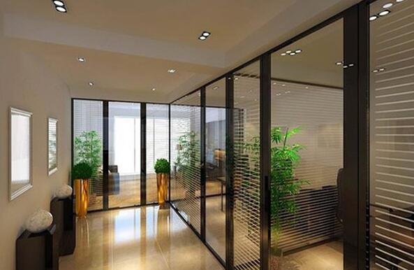 ���̰���